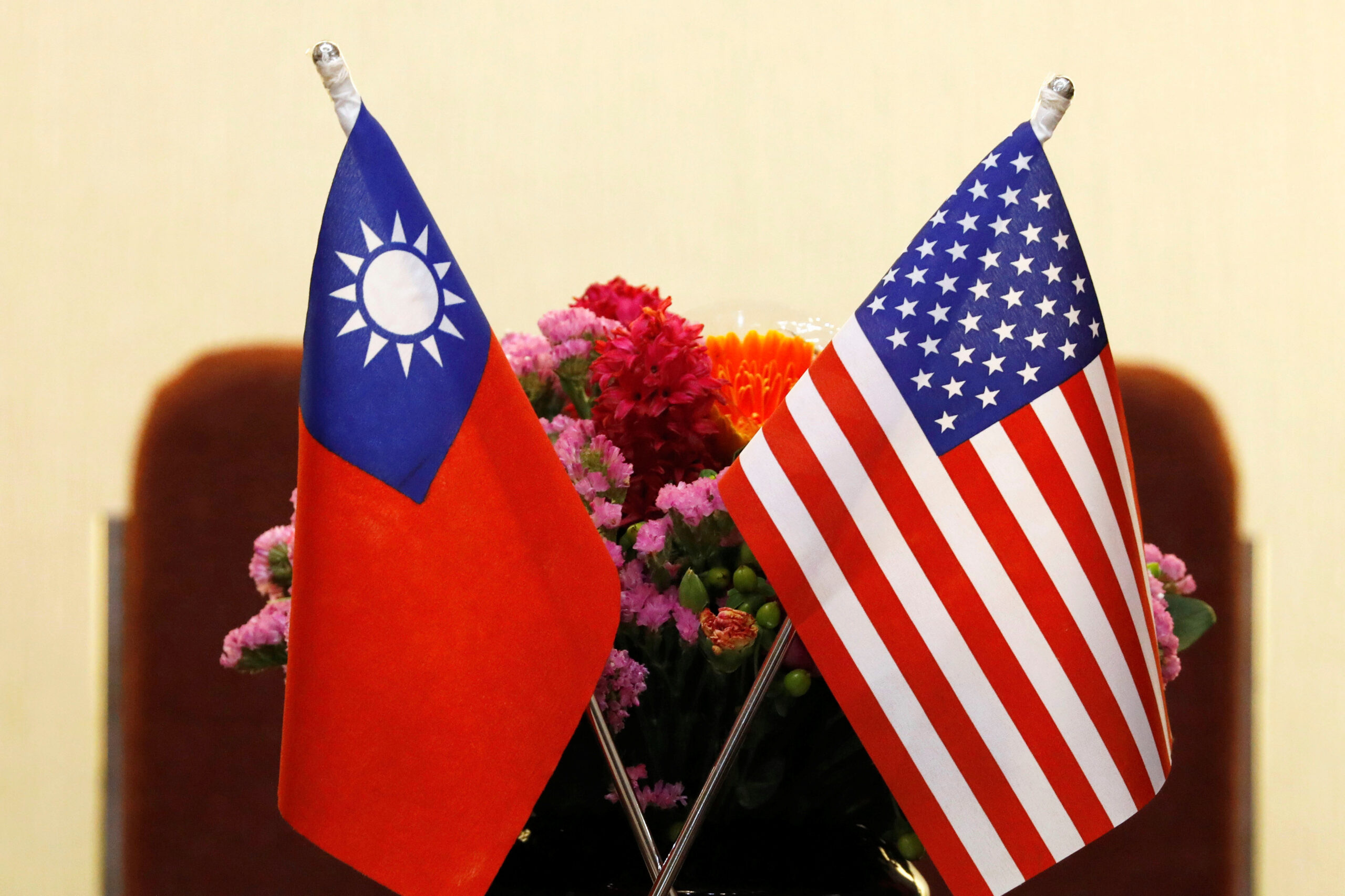 Beyond Strategic Ambiguity: Supporting Taiwan Without a Commitment to War 